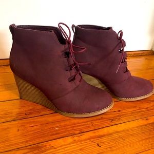$20 or 2/$20 Nautica Wedge booties in wine size 9.5